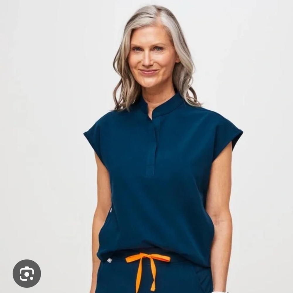 Figs Deep Reef Rafaela Scrub Top size Small